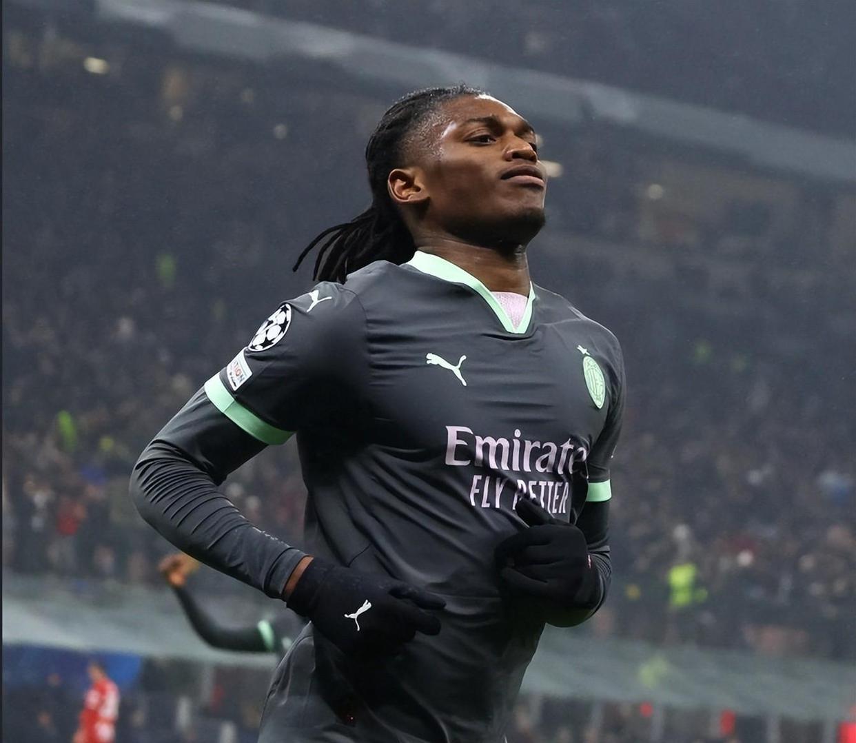 包含关键时刻体能课后；AC米兰队长鼓劲备战荷甲；引发热议；细节决定成败的词条