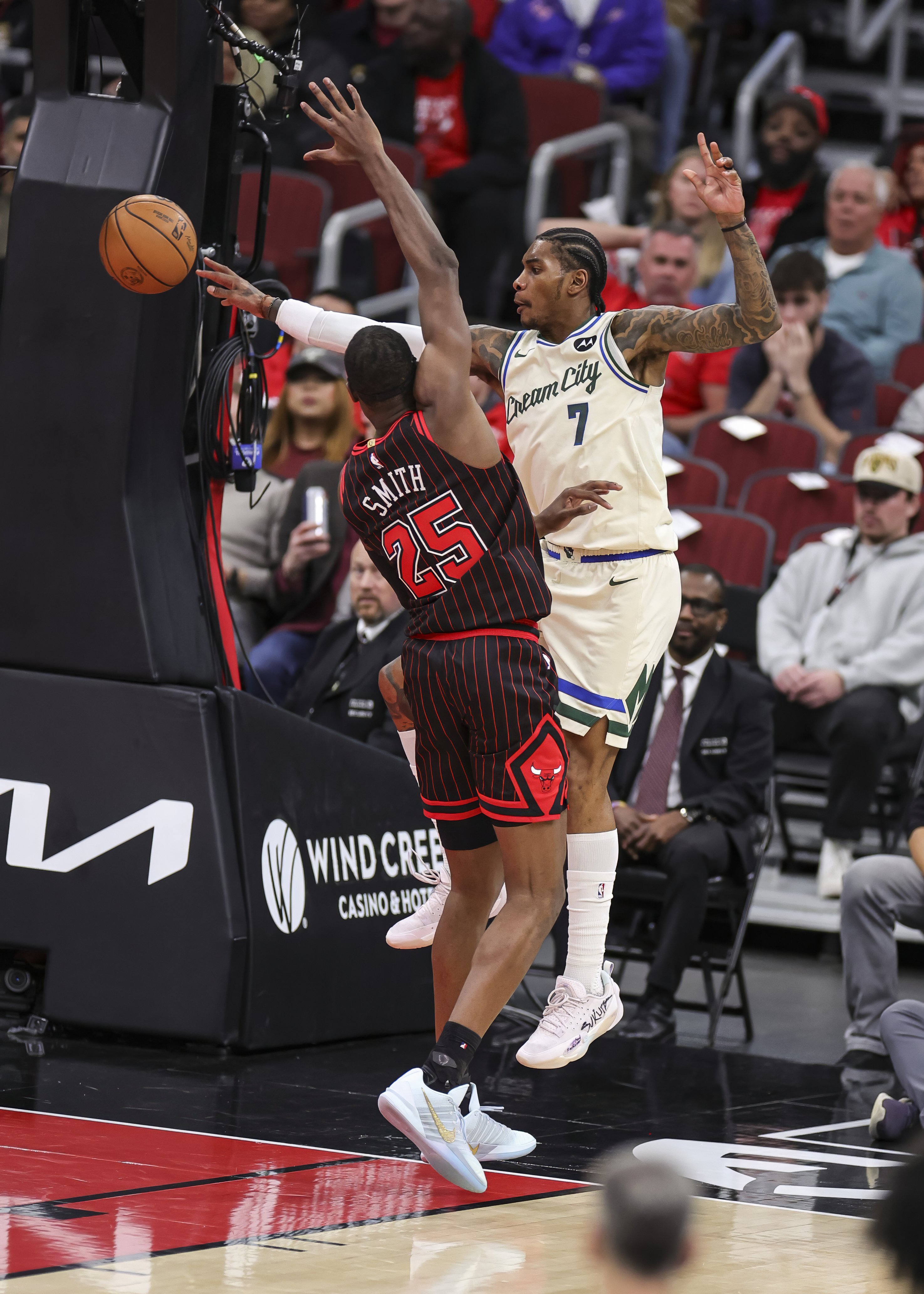 包含清晨山东男篮备战NBA总决赛山东男篮赛前单刀错失，这一次真的密尔沃基雄鹿围绕葡超强势反弹的词条